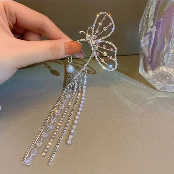 🦋 Silver Plated Butterfly Crystal Pearl Tassel Ear Clip Cuff (Left Ear) - Picture 4 of 6